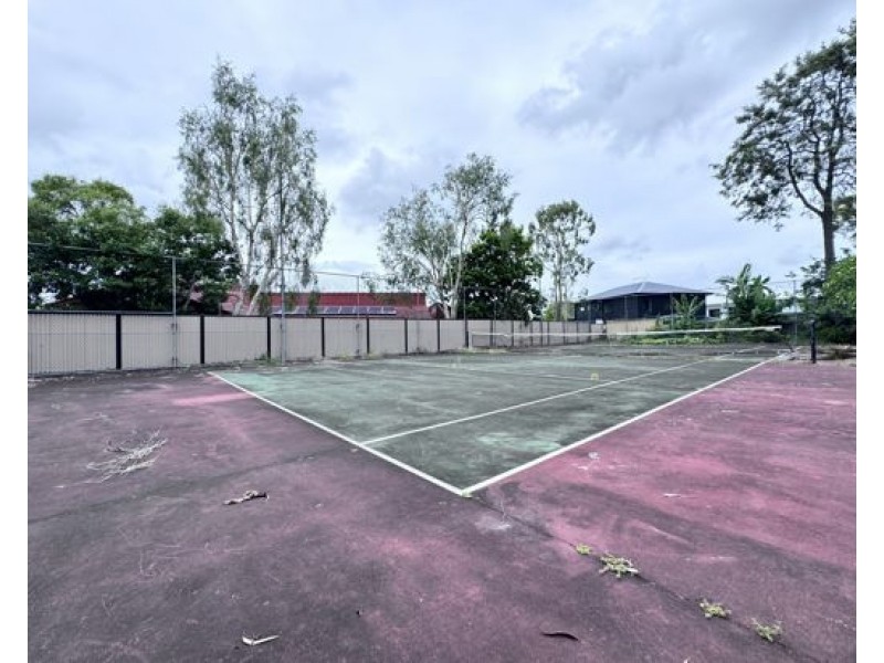 8 Melba Court, Mount Ommaney QLD 4074