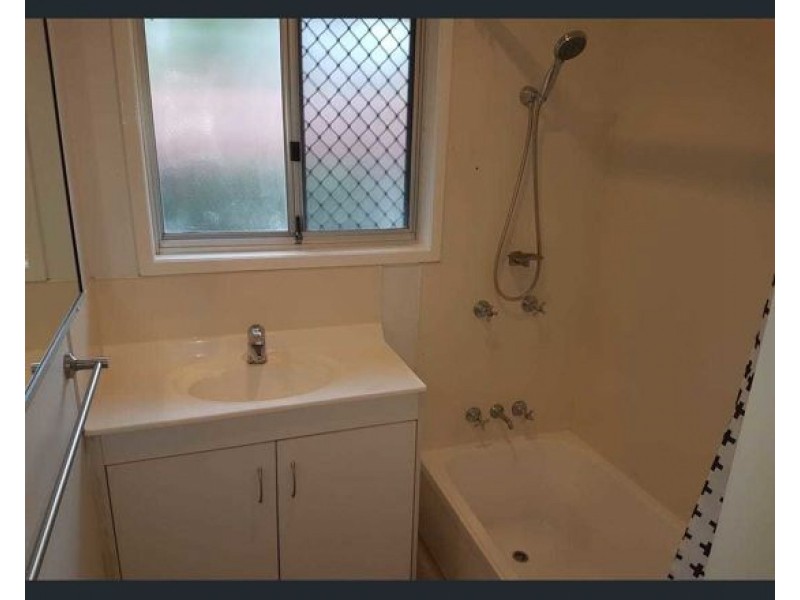 28 Bloodwood Cres, Molendinar QLD 4214