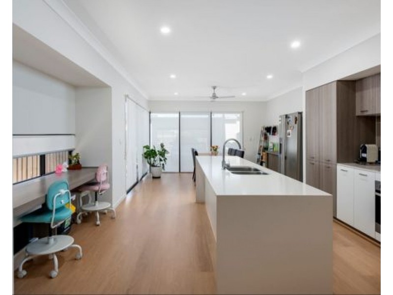 61 Kookaburra Circuit, Rochedale QLD 4123