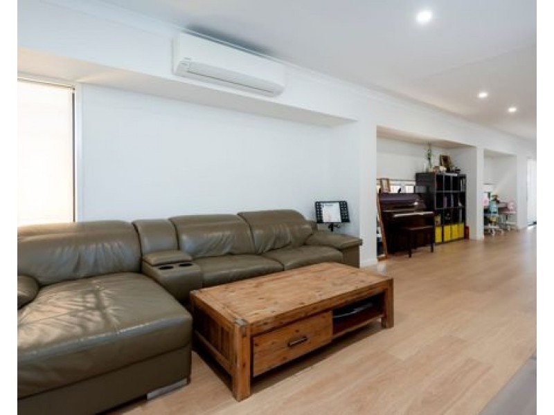 61 Kookaburra Circuit, Rochedale QLD 4123