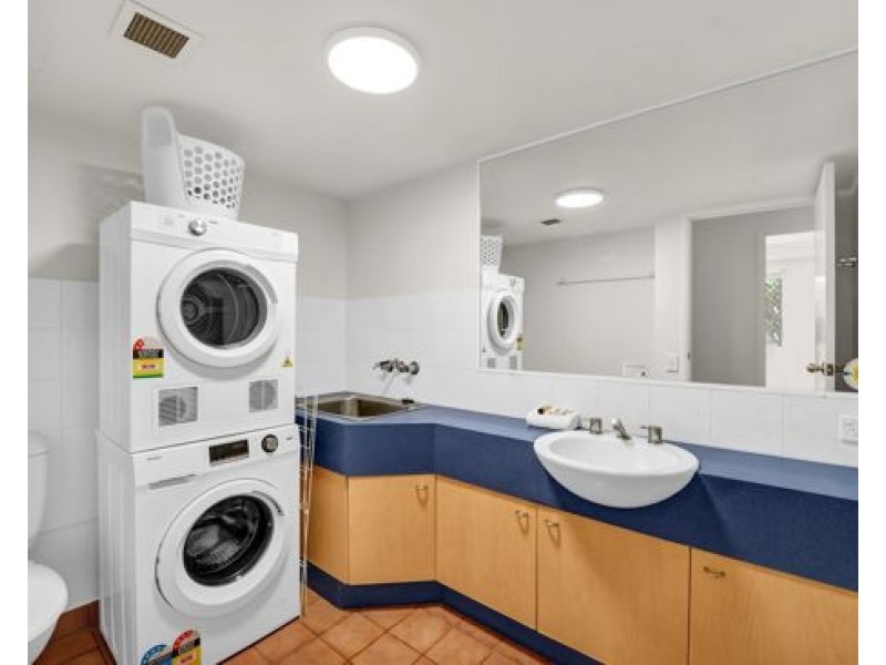 U12 11-17 Philip Avenue, Broadbeach QLD 4218