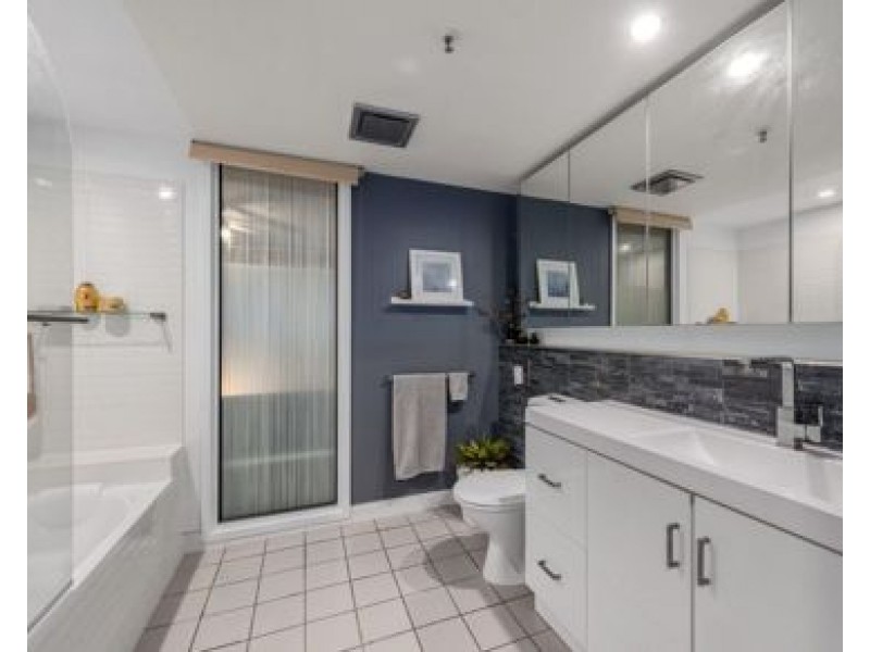 223/64 Macquarie Street, Teneriffe QLD 4005