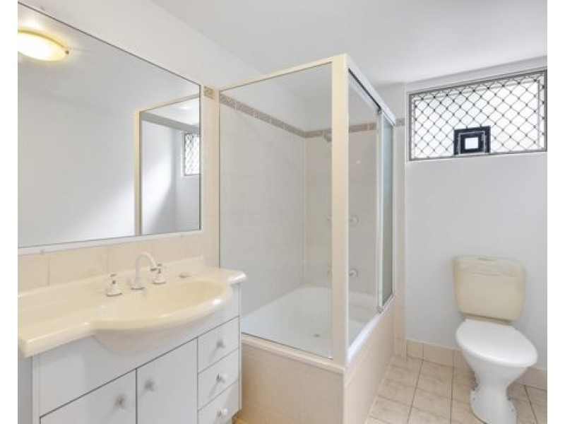 2/73 Erneton Street, Newmarket QLD 4051