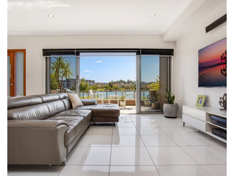 12 South Bay Drive, Varsity Lakes QLD 4227