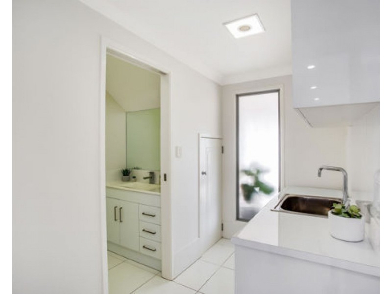 12 South Bay Drive, Varsity Lakes QLD 4227