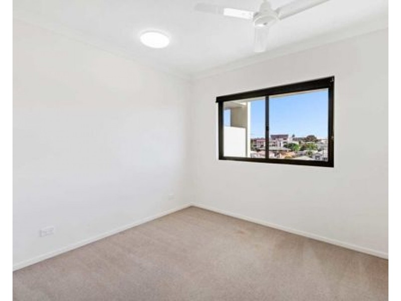 21/171 Scarborough Street, Southport QLD 4215