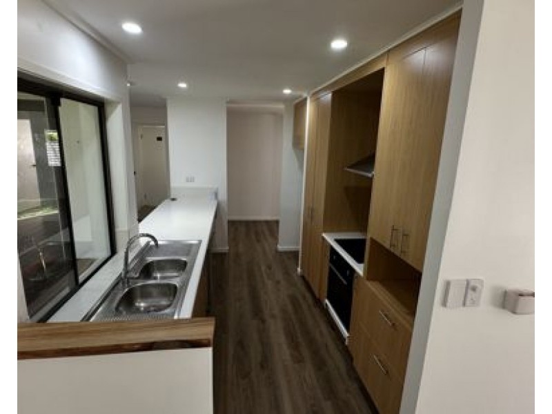 8 San Mateo Blvd, Ashmore QLD 4214