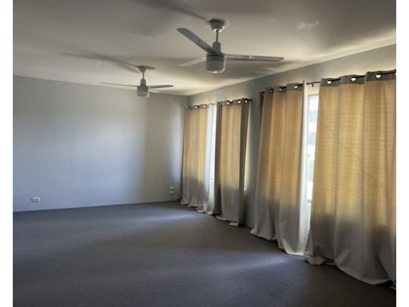 Unit 5/115 Frank st Labrador, Labrador QLD 4215
