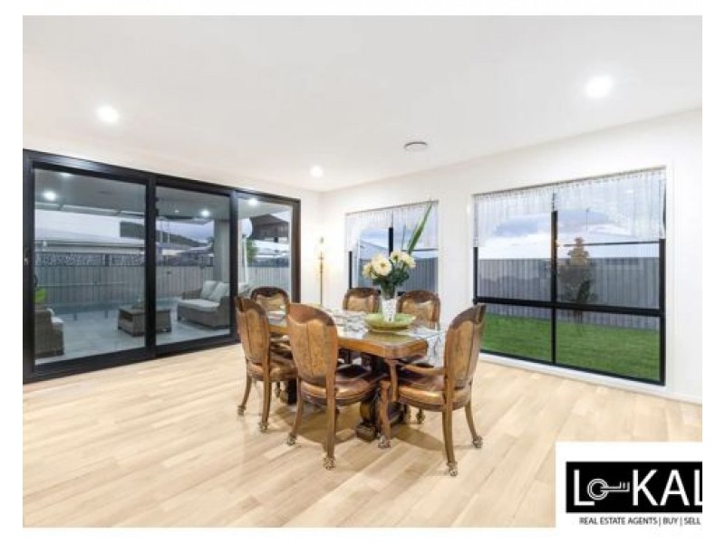 6 Southview Cres, Carindale QLD 4152