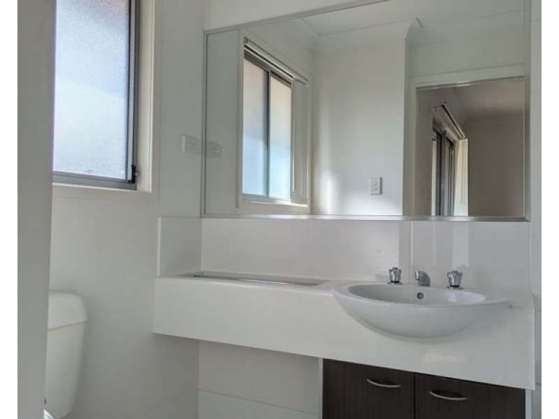 15 131 McAuley Parade, Pacific Pines QLD 4211