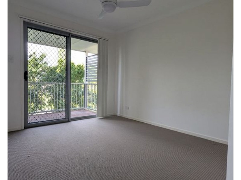 15 131 McAuley Parade, Pacific Pines QLD 4211