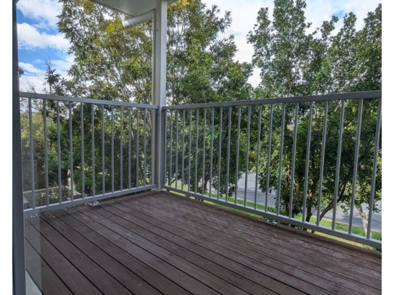 15 131 McAuley Parade, Pacific Pines QLD 4211