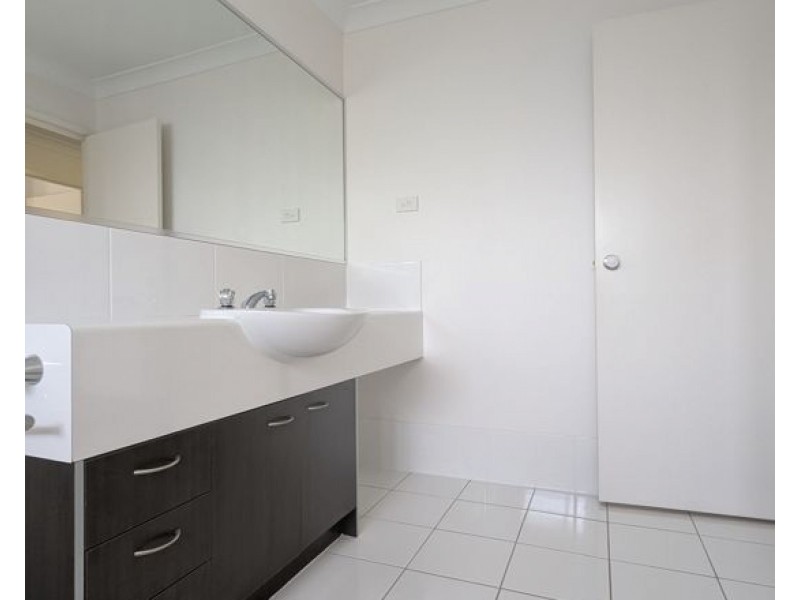 15 131 McAuley Parade, Pacific Pines QLD 4211