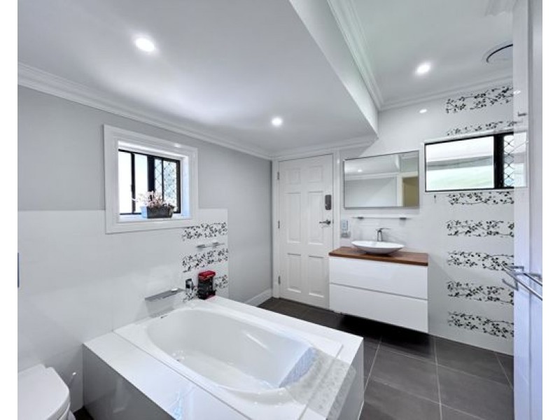 48 Rholanda Cres, Springwood QLD 4127