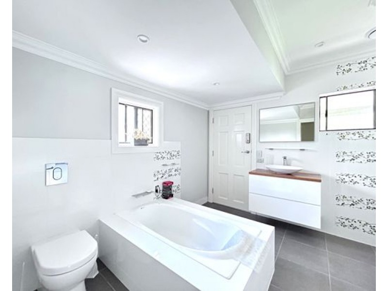 48 Rholanda Cres, Springwood QLD 4127