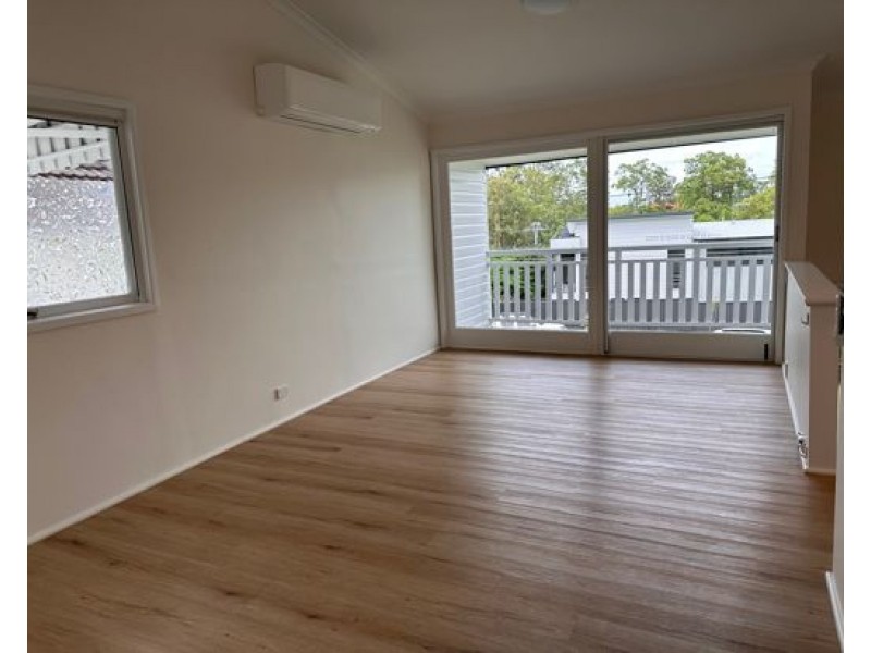 98 Eighth Avenue, St Lucia QLD 4067