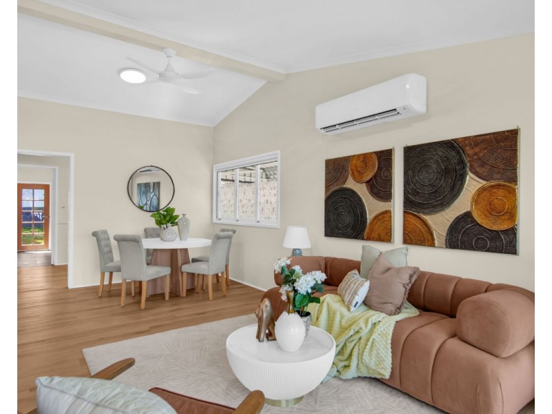 98 Eighth Avenue, St Lucia QLD 4067