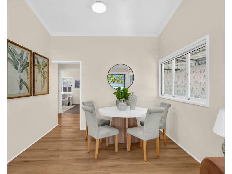 98 Eighth Avenue, St Lucia QLD 4067