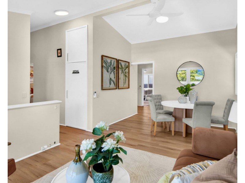 98 Eighth Avenue, St Lucia QLD 4067