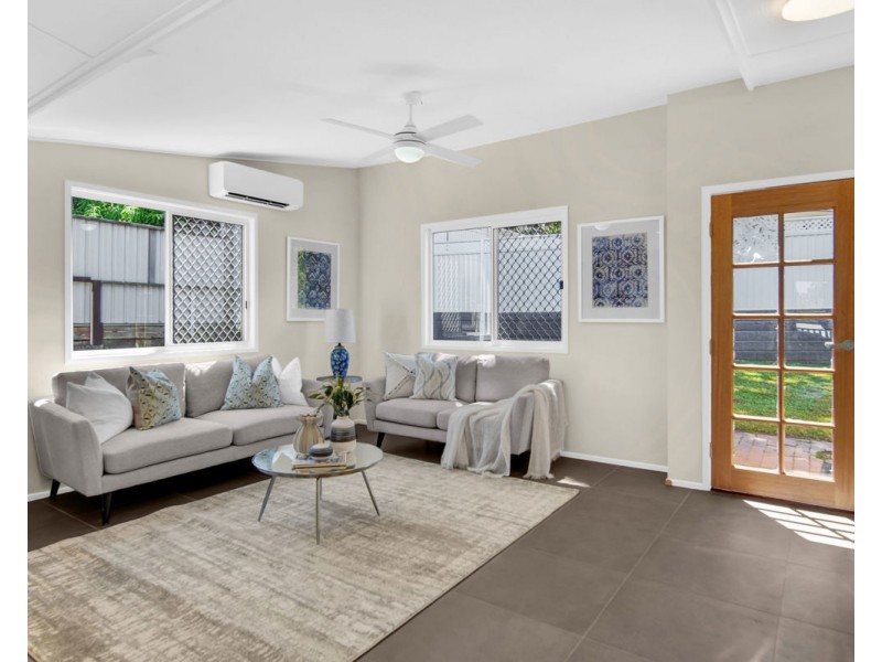 98 Eighth Avenue, St Lucia QLD 4067