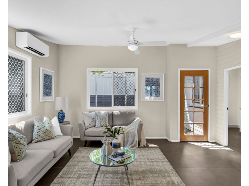 98 Eighth Avenue, St Lucia QLD 4067