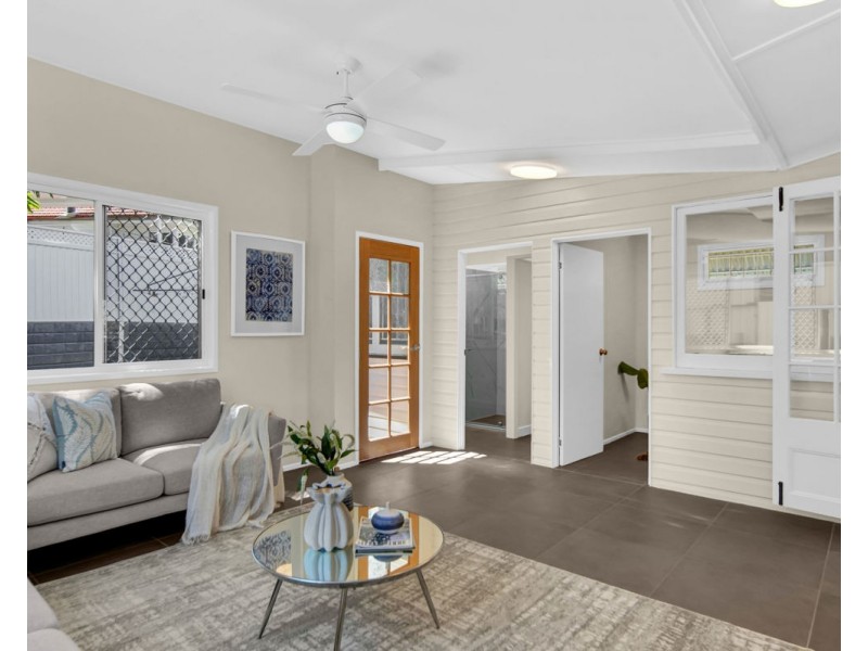 98 Eighth Avenue, St Lucia QLD 4067