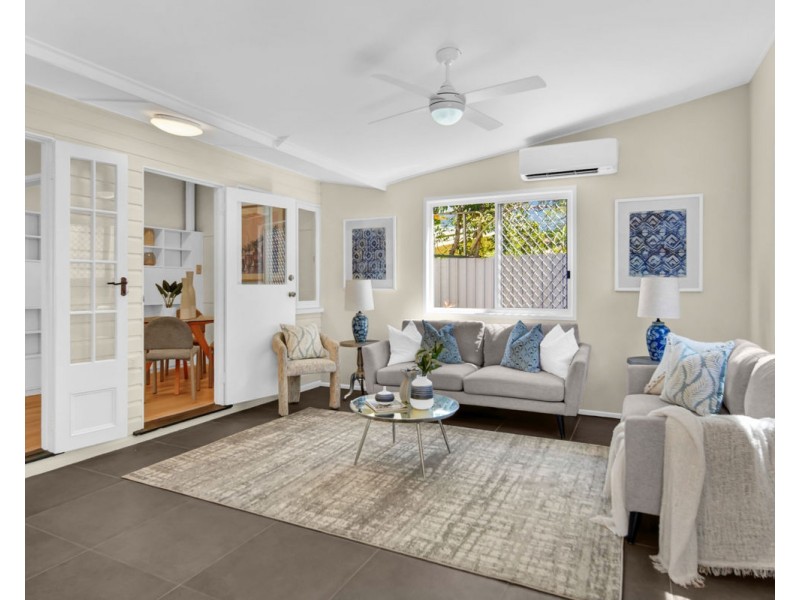 98 Eighth Avenue, St Lucia QLD 4067