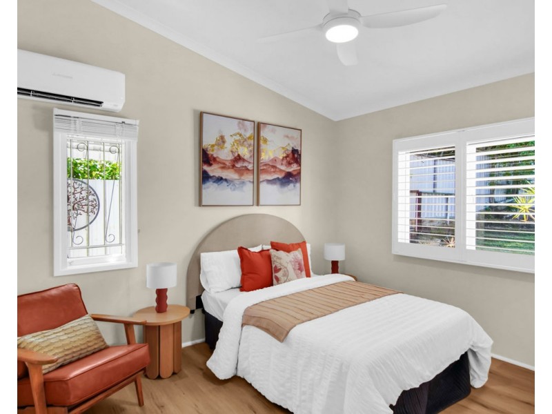 98 Eighth Avenue, St Lucia QLD 4067