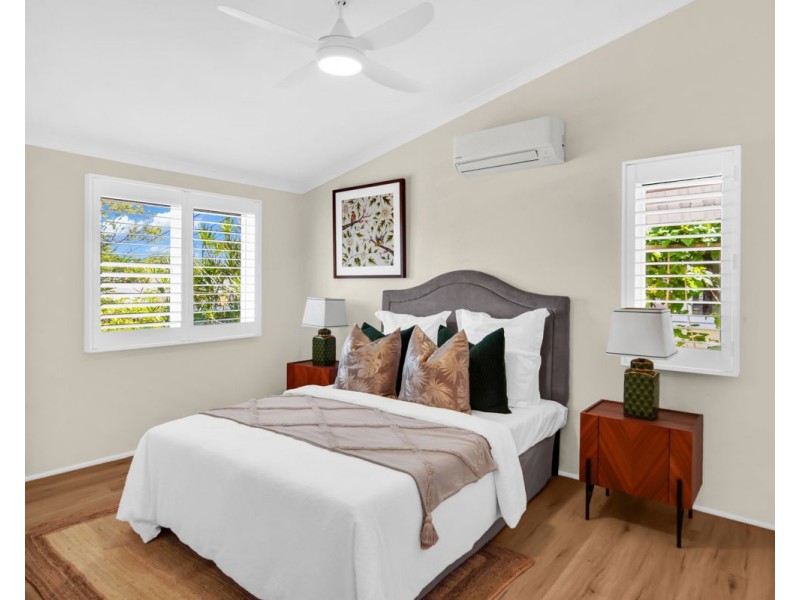 98 Eighth Avenue, St Lucia QLD 4067