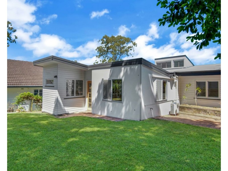 98 Eighth Avenue, St Lucia QLD 4067