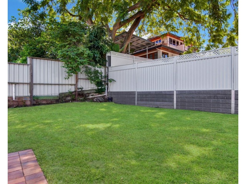 98 Eighth Avenue, St Lucia QLD 4067