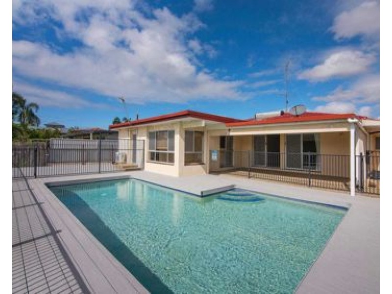 7 Sara Avenue, Broadbeach Waters QLD 4218