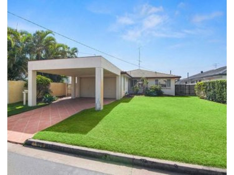 7 Sara Avenue, Broadbeach Waters QLD 4218