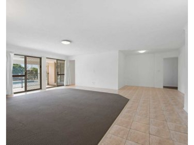 7 Sara Avenue, Broadbeach Waters QLD 4218