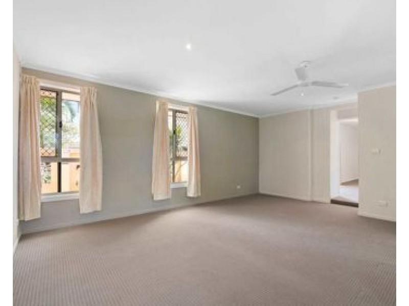 7 Sara Avenue, Broadbeach Waters QLD 4218
