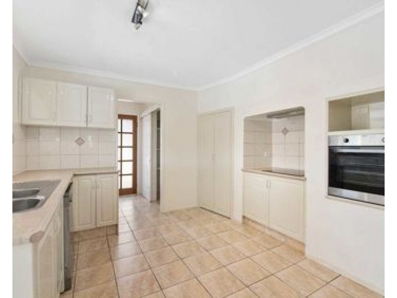 7 Sara Avenue, Broadbeach Waters QLD 4218