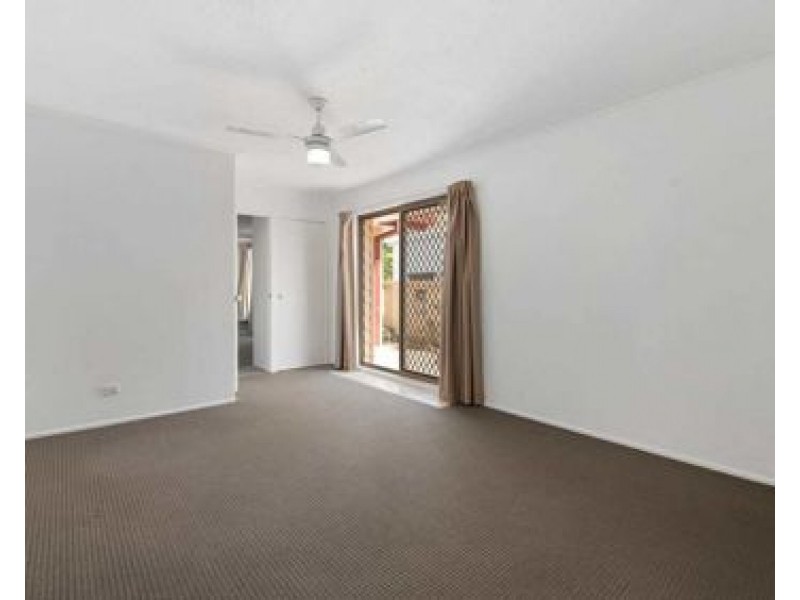 7 Sara Avenue, Broadbeach Waters QLD 4218