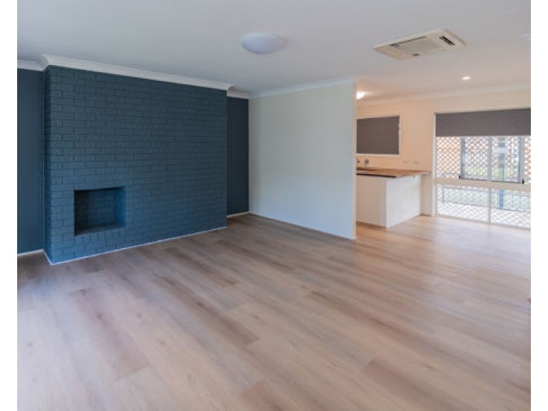 1 Lenore Crescent, Springwood QLD 4127