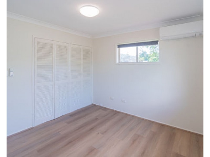 1 Lenore Crescent, Springwood QLD 4127