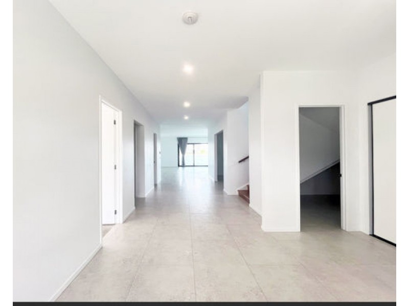 19 Pearl Beach Drive, Helensvale QLD 4212