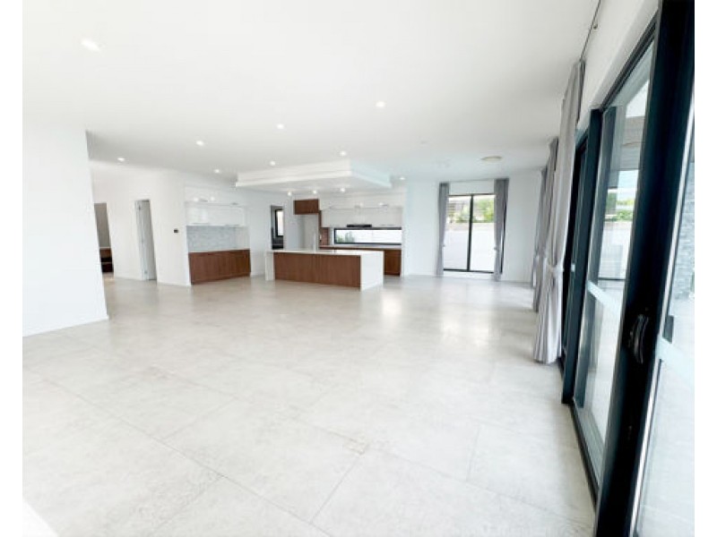 19 Pearl Beach Drive, Helensvale QLD 4212