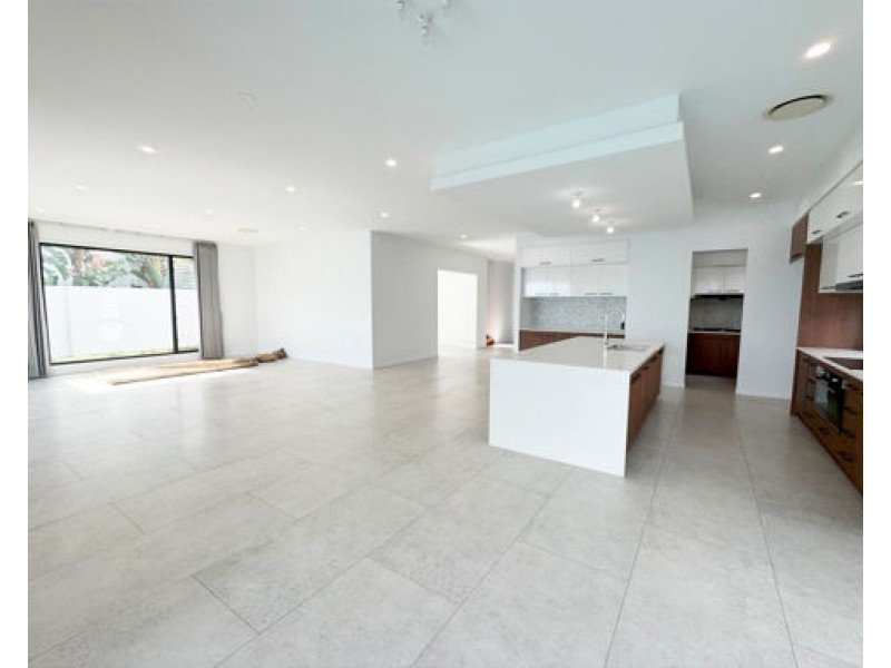 19 Pearl Beach Drive, Helensvale QLD 4212