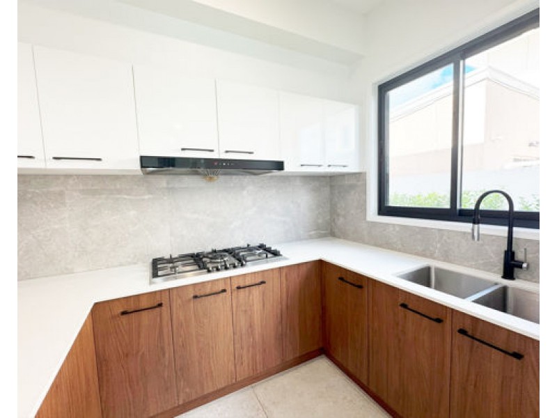 19 Pearl Beach Drive, Helensvale QLD 4212