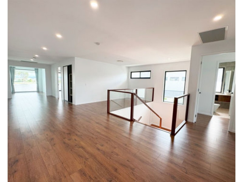 19 Pearl Beach Drive, Helensvale QLD 4212