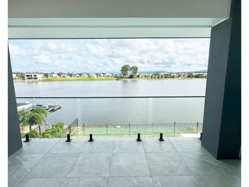 19 Pearl Beach Drive, Helensvale QLD 4212