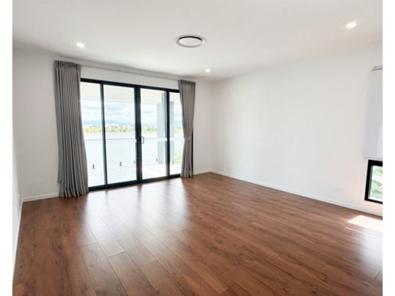 19 Pearl Beach Drive, Helensvale QLD 4212