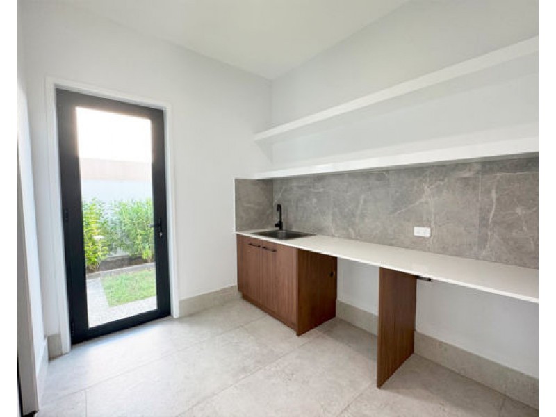 19 Pearl Beach Drive, Helensvale QLD 4212