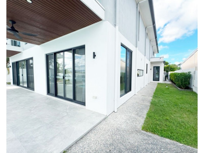 19 Pearl Beach Drive, Helensvale QLD 4212