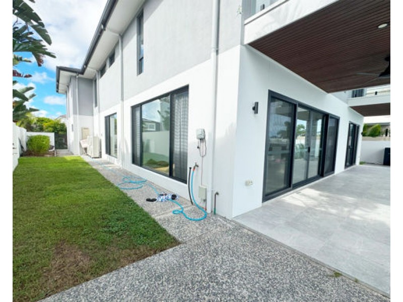 19 Pearl Beach Drive, Helensvale QLD 4212