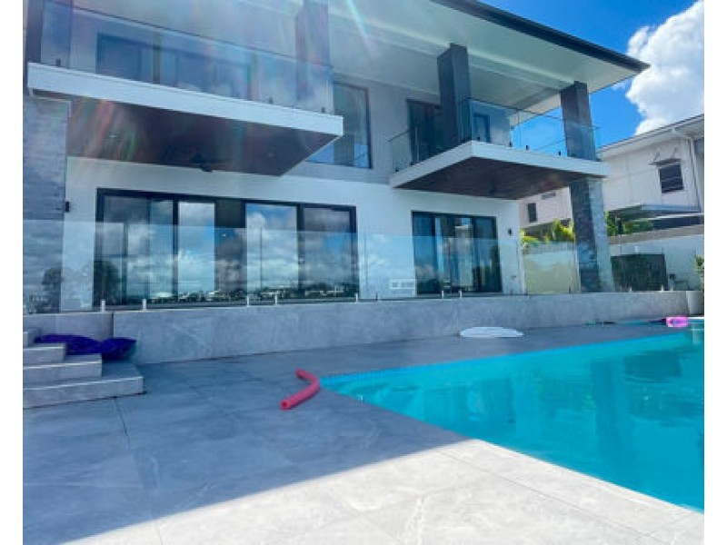 19 Pearl Beach Drive, Helensvale QLD 4212